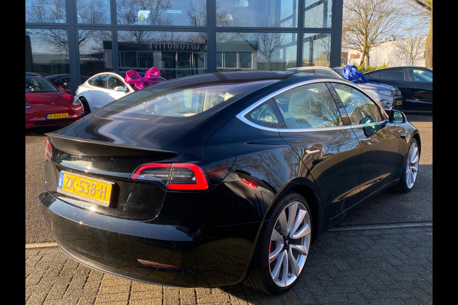 Tesla Model 3 Performance AWD 75 kWh VAN: 29.900,- VOOR: 27.877,- EINDEJAARSVOORDEEL: 2.023,-