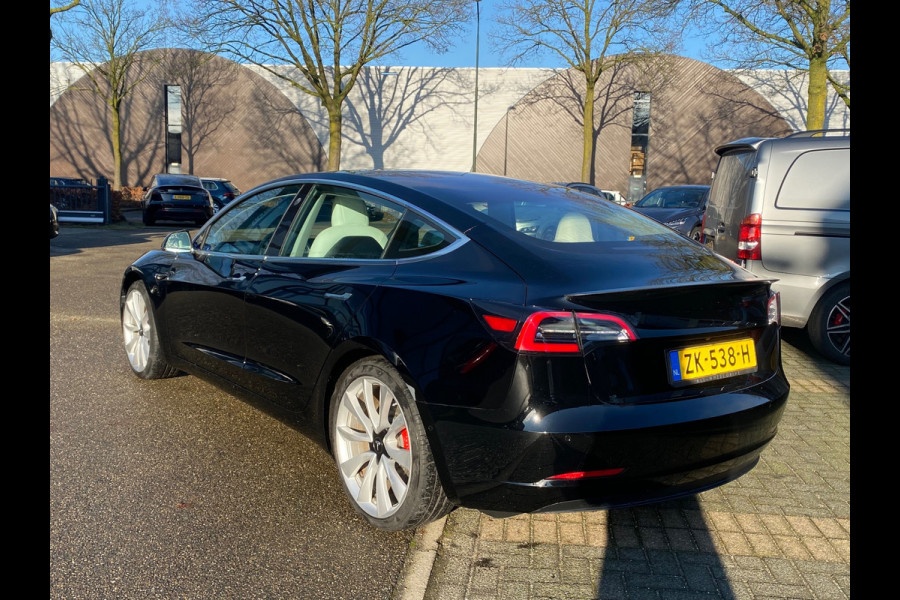 Tesla Model 3 Performance AWD 75 kWh VAN: 29.900,- VOOR: 27.877,- EINDEJAARSVOORDEEL: 2.023,-