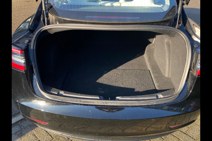 Tesla Model 3 Performance AWD 75 kWh VAN: 29.900,- VOOR: 27.877,- EINDEJAARSVOORDEEL: 2.023,-