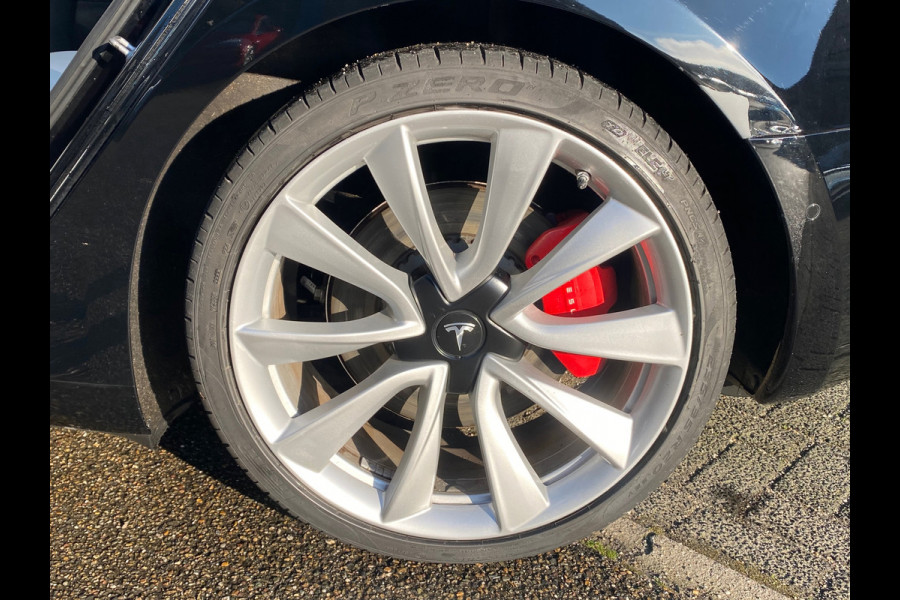 Tesla Model 3 Performance AWD 75 kWh VAN: 29.900,- VOOR: 27.877,- EINDEJAARSVOORDEEL: 2.023,-