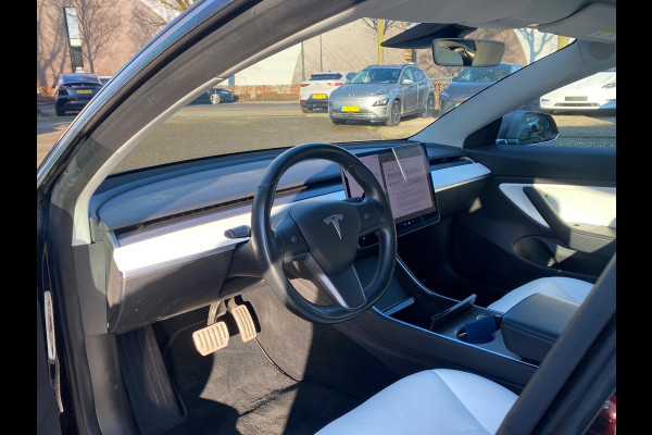 Tesla Model 3 Performance AWD 75 kWh VAN: 29.900,- VOOR: 27.877,- EINDEJAARSVOORDEEL: 2.023,-