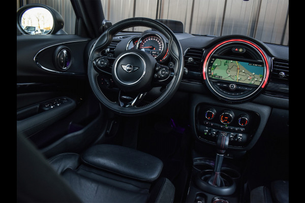 MINI Clubman 2.0 Cooper S CHILI SERIOUS BUSINESS | NL-AUTO | PANORAMADAK | HEAD-UP | HARMAN/KARDON | CAMERA | TREKHAAK | LEDER | SPORTSTOELEN