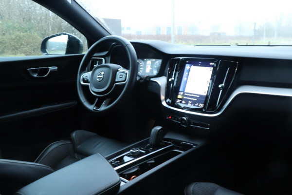 Volvo V60 2.0 B4 Inscription | R-Design | PANO | Dealer onderhouden