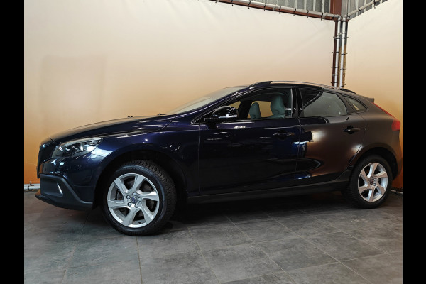 Volvo V40 Cross Country 2.0 T3 Momentum dealer onderhouden navigatie