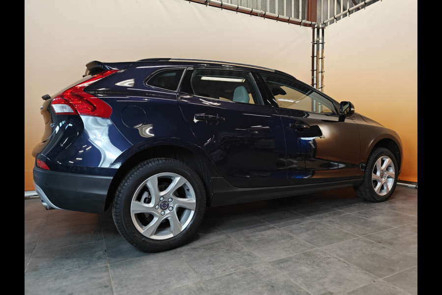 Volvo V40 Cross Country 2.0 T3 Momentum dealer onderhouden navigatie