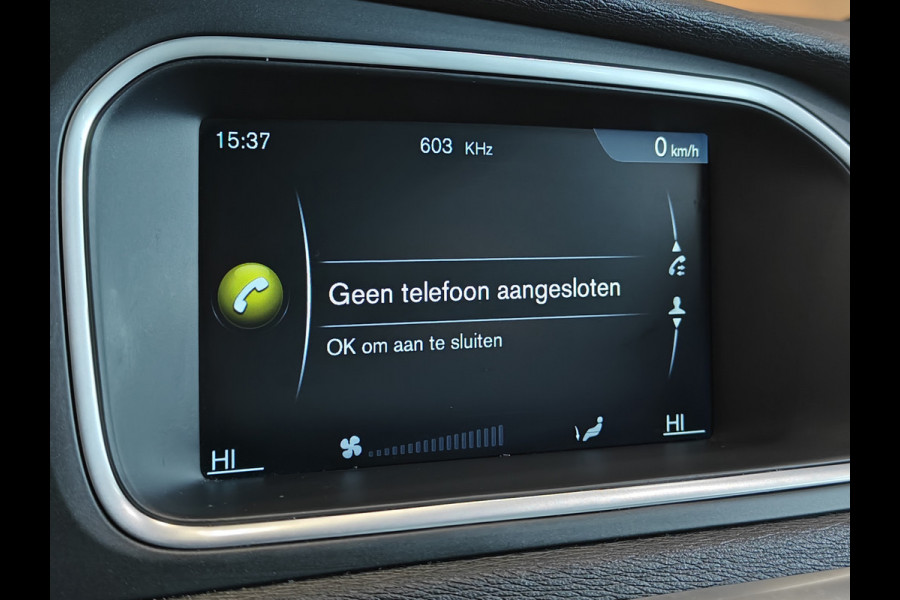 Volvo V40 Cross Country 2.0 T3 Momentum dealer onderhouden navigatie