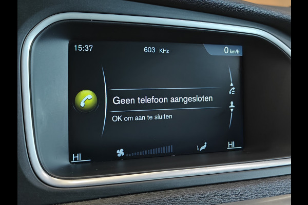 Volvo V40 Cross Country 2.0 T3 Momentum dealer onderhouden navigatie