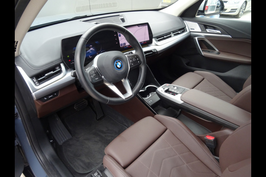 BMW iX1 xDrive30 Launch Edition 67 kWh * H/K * LEER * CARPLAY !!