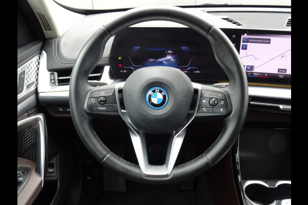 BMW iX1 xDrive30 Launch Edition 67 kWh * H/K * LEER * CARPLAY !!