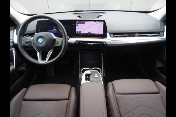 BMW iX1 xDrive30 Launch Edition 67 kWh * H/K * LEER * CARPLAY !!