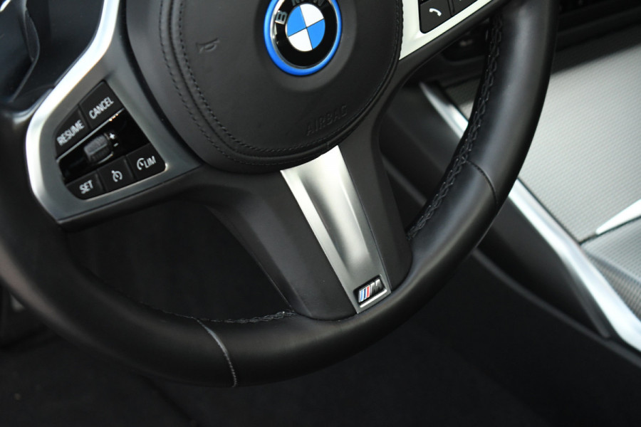 BMW 3-serie 330e xDrive M-Sport Pano HUD Camera 19inch