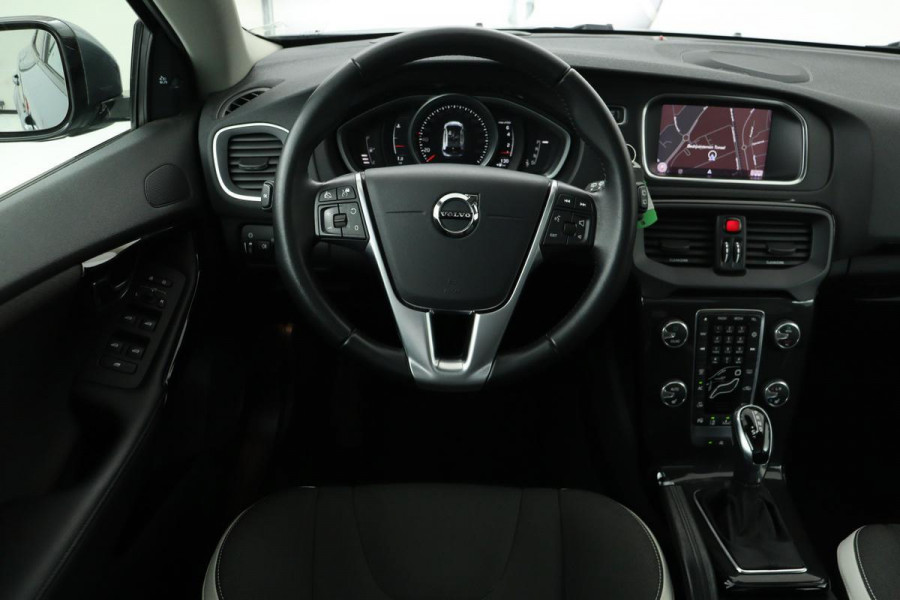 Volvo V40 1.5 T3 Dynamic Edition | Panoramadak | Adaptive cruise | Stoelverwarming | Park Assist | Full LED | Camera | Keyless