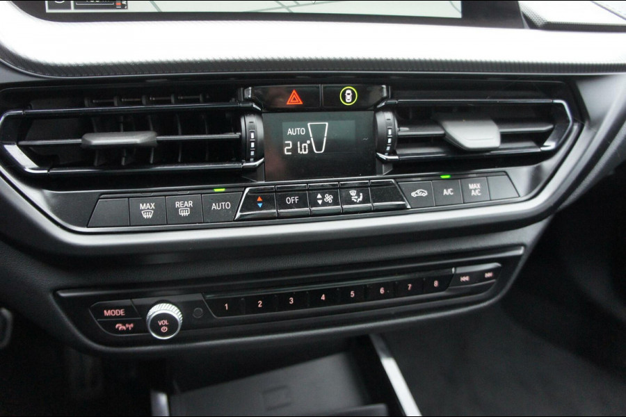 BMW 1-serie BMW 118i M Sport CarPlay|Cruise|LiveCockpit|Navi|Panoramadak