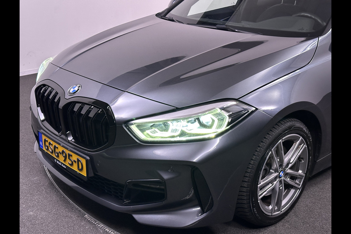 BMW 1-serie 118i M Sport Automaat | Panodak | Sportstoelen Verwarmd | Apple Carplay | 17"L.M | LED Koplampen | Navi Full Map |