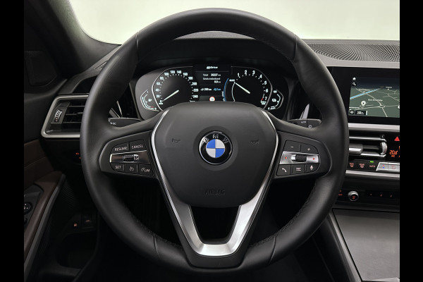 BMW 3 Serie Touring 330e Luxury Plug in Hybrid 293pk PHEV | Lederen Bekleding | Navigatie | Apple Carplay | Stoelverwarming | Climate Control | DAB | Cruise Control |