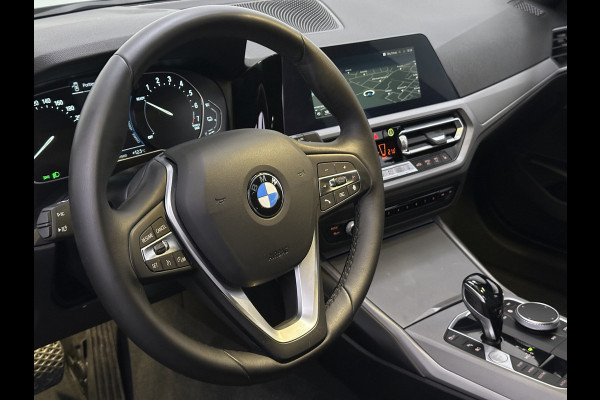 BMW 3 Serie Touring 330e Luxury Plug in Hybrid 293pk PHEV | Lederen Bekleding | Navigatie | Apple Carplay | Stoelverwarming | Climate Control | DAB | Cruise Control |