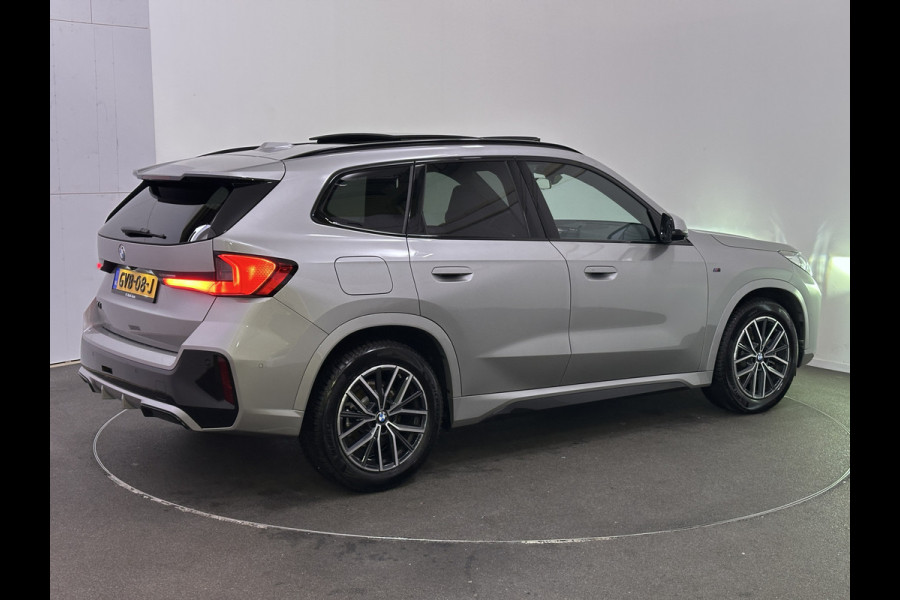 BMW X1 sDrive20i M-Sport | Panodak | Adaptive Cruise | Harman/Kardon | Head-up Display | Carplay | Alcantara Sportstoelen Memory | 360 Camera |