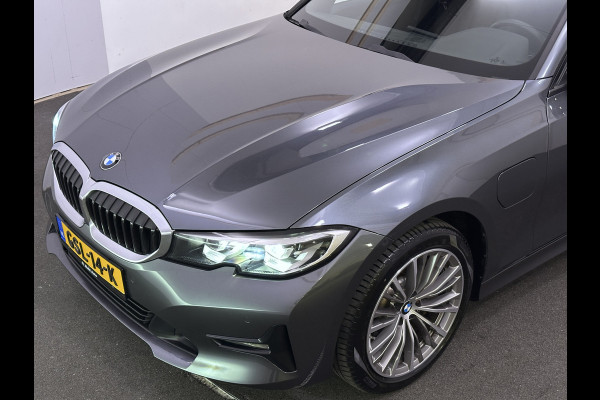 BMW 3 Serie Touring 330e Luxury Plug in Hybrid 293pk PHEV | Lederen Bekleding | Navigatie | Apple Carplay | Stoelverwarming | Climate Control | DAB | Cruise Control |