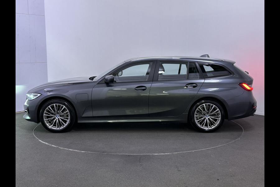 BMW 3 Serie Touring 330e Luxury Plug in Hybrid 293pk PHEV | Lederen Bekleding | Navigatie | Apple Carplay | Stoelverwarming | Climate Control | DAB | Cruise Control |