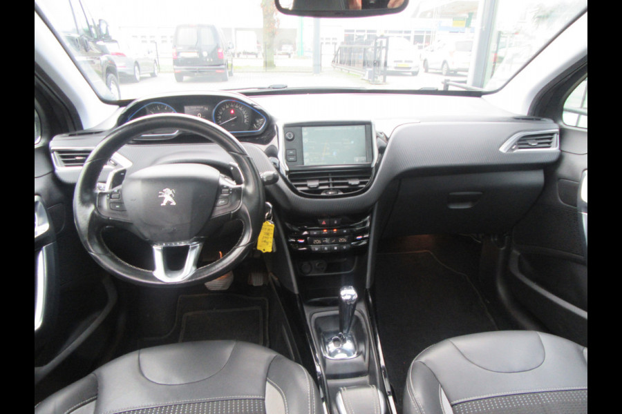 Peugeot 2008 1.2 PureTech Acces Automaat, Panoramadak, Climat Control