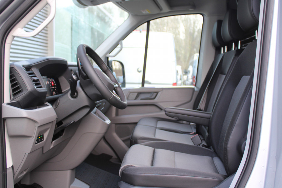 Volkswagen Crafter 35 2.0 TDI L3H2 177pk - Facelift - Navigatie - LED - Geveerde stoel - Virtual cockpit - Camera - Verwarmd stuur - Stoelverwarmin