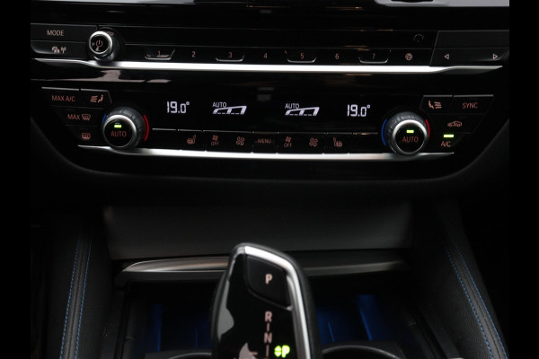 BMW 5 Serie Touring 530e Plug-In Hybrid M-Sport BLACK-LINE CAMERA CARPLAY TREKHAAK AD-CRUISE