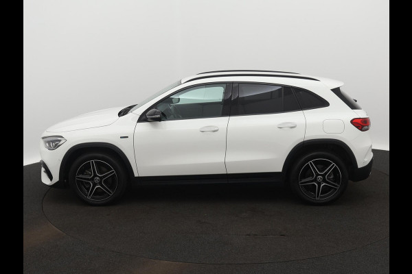 Mercedes-Benz GLA 250 e Plug-In Hybrid AMG Line WIDE-SCREEN SFEERVERLICHTING