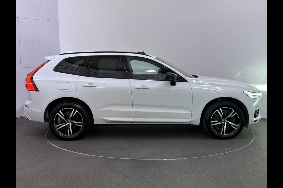 Volvo XC60 Recharge T8 AWD R-Design Plug In Hybrid PHEV | Panodak | Trekhaak af Fabriek | Lederen Sportstoelen Memory | Camera | Apple Carplay | 19"L.M | DAB |