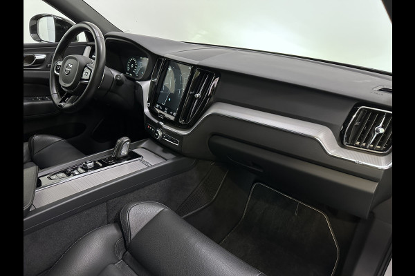 Volvo XC60 Recharge T8 AWD R-Design Plug In Hybrid PHEV | Panodak | Trekhaak af Fabriek | Lederen Sportstoelen Memory | Camera | Apple Carplay | 19"L.M | DAB |