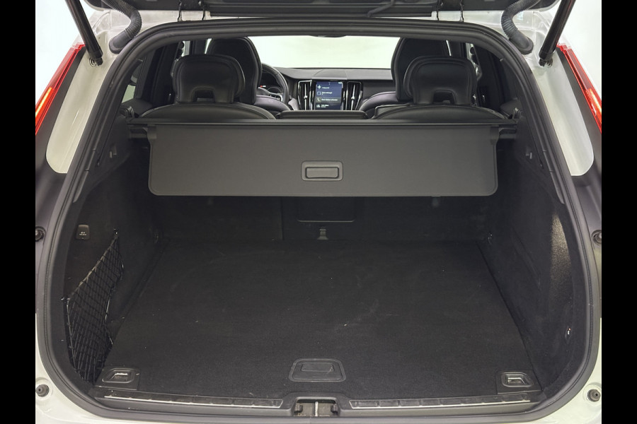 Volvo XC60 Recharge T8 AWD R-Design Plug In Hybrid PHEV | Panodak | Trekhaak af Fabriek | Lederen Sportstoelen Memory | Camera | Apple Carplay | 19"L.M | DAB |