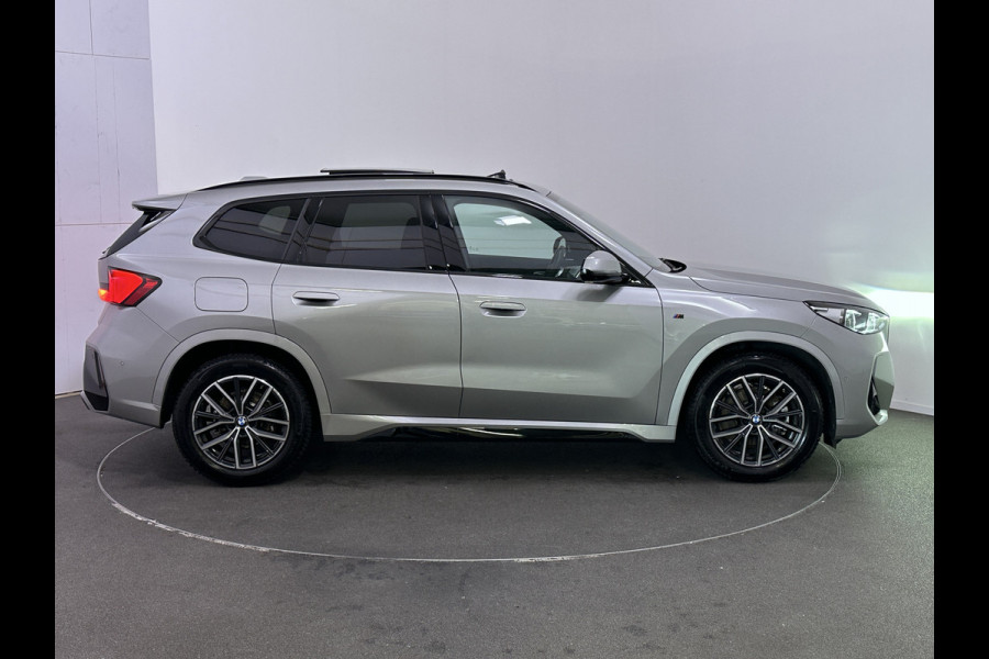 BMW X1 sDrive20i M-Sport | Panodak | Adaptive Cruise | Harman/Kardon | Head-up Display | Carplay | Alcantara Sportstoelen Memory | 360 Camera |