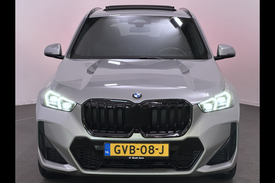 BMW X1 sDrive20i M-Sport | Panodak | Adaptive Cruise | Harman/Kardon | Head-up Display | Carplay | Alcantara Sportstoelen Memory | 360 Camera |