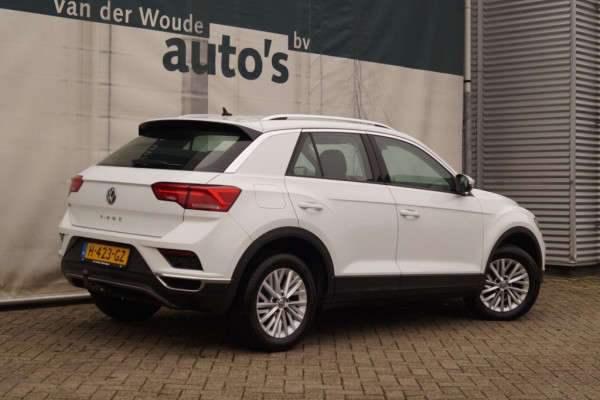 Volkswagen T-Roc 1.5 TSI 150pk DSG Style Business -NAVI-ECC-PDC-