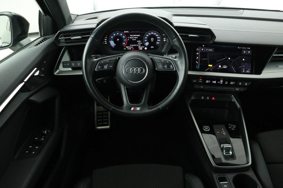 Audi A3 35 TFSI S edition | Carplay | Half leder | Sportstoelen | Virtual Cockpit | Full LED | PDC | Climate control | Navigatie | 19'' | S-Line