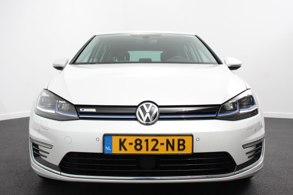 Volkswagen e-Golf e-Golf | Navigatie | Climate Control | Warmtepomp | Parkeersensoren V+A | Privacy Glass |