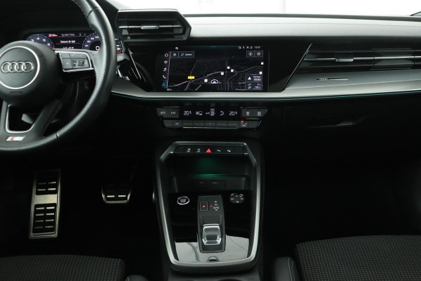 Audi A3 30 TFSI S edition | Panoramadak | Adaptive cruise | Sportstoelen | Full LED | Carplay | Climate control | Virtual Cockpit