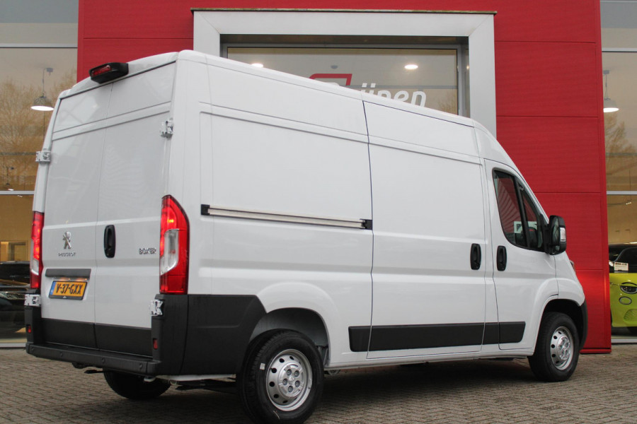 Peugeot Boxer 2.2 BlueHDi 140PK L2H2 3.3t | APPLE CARPLAY/ANDROID AUTO | ACHTERUITRIJ CAMERA | 3-ZITS | CRUISE CONTROL | ELEKTRISCH INKLAPBARE BUITENSPIEGELS | DAB+ RADIO | NIEUWE BUS! |