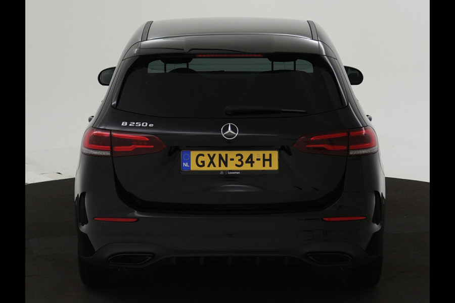 Mercedes-Benz B-Klasse 250 e AMG Plug-In Hybride | Achteruitrijcamera | AMG styling | Night Pakket | Sfeerverlichting | Navigatie | Inclusief 24 maanden MB Certified garantie voor Europa.