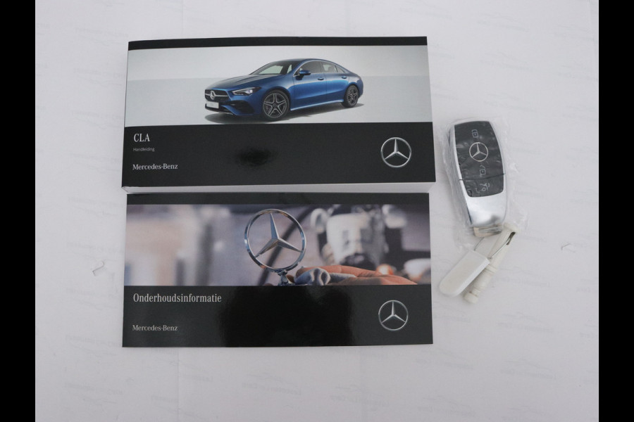 Mercedes-Benz CLA-Klasse 180 Star Edition | Dodehoekassistent | KEYLESS GO | Parkeerpakket met achteruitrijcamera | USB pakket plus | Spiegelpakket | Verwarmde stoelen vooraan |