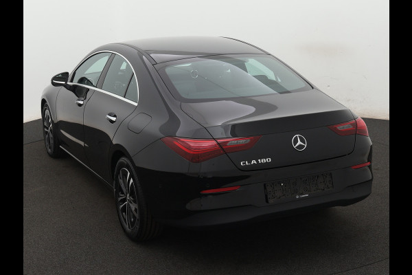 Mercedes-Benz CLA-Klasse 180 Star Edition | Dodehoekassistent | KEYLESS GO | Parkeerpakket met achteruitrijcamera | USB pakket plus | Spiegelpakket | Verwarmde stoelen vooraan |