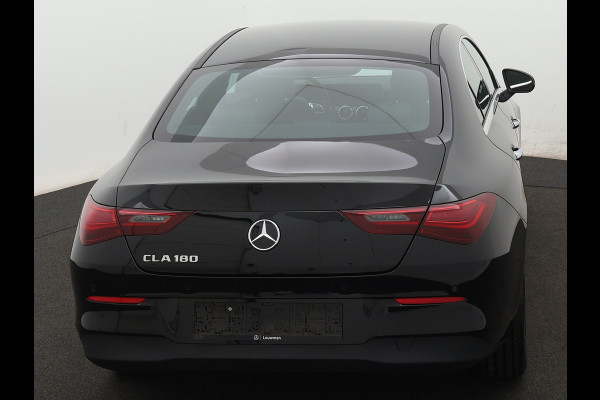 Mercedes-Benz CLA-Klasse 180 Star Edition | Dodehoekassistent | KEYLESS GO | Parkeerpakket met achteruitrijcamera | USB pakket plus | Spiegelpakket | Verwarmde stoelen vooraan |