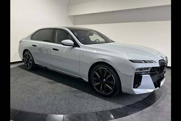 BMW i7 xDrive60 | M Sportpakket Pro | Sky Lounge Panoramadak | BMW Individual interieur | Innovation Pack | Climate Acoustics Pack