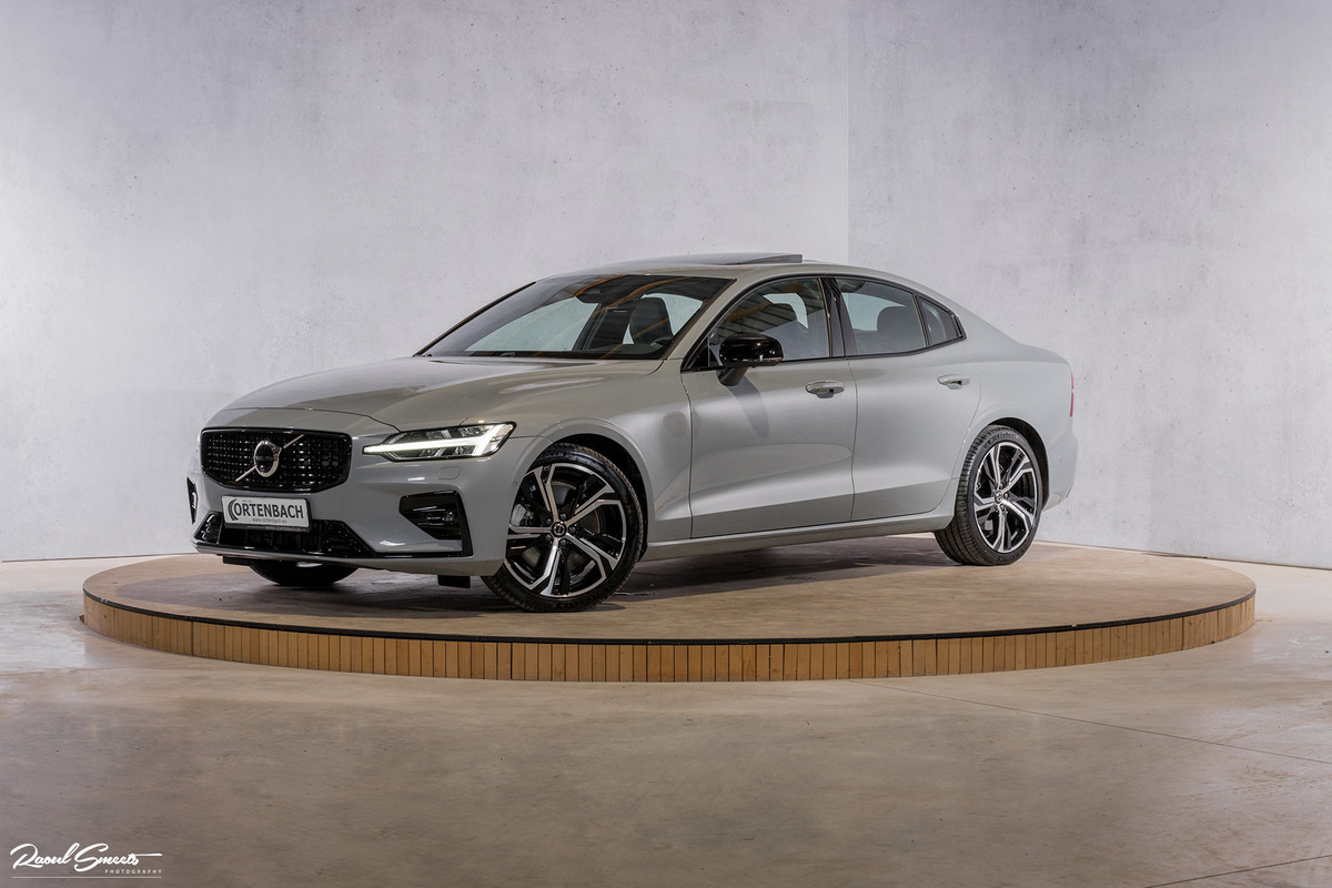 Volvo S60 2.0 B5 AWD Ultimate Dark | R-Design | Google | Apple carplay | Memory stoelen | Premium audio |