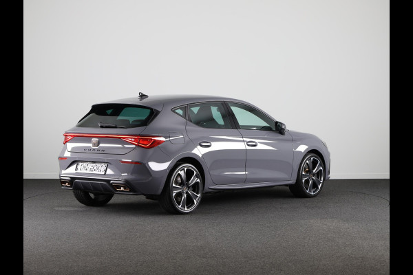 CUPRA Leon 1.4 e-Hybrid VZ Adrenaline 245 pk Automaat (DSG) | Navigatie | Parkeersensoren (Park assist) | Achteruitrijcamera | Adaptieve cruise control | Stoelverwarming |