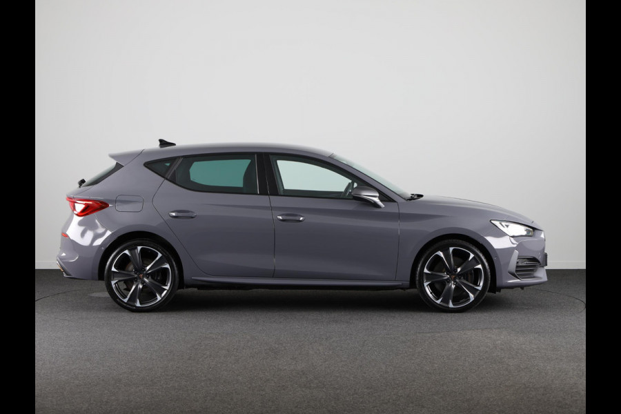 CUPRA Leon 1.4 e-Hybrid VZ Adrenaline 245 pk Automaat (DSG) | Navigatie | Parkeersensoren (Park assist) | Achteruitrijcamera | Adaptieve cruise control | Stoelverwarming |