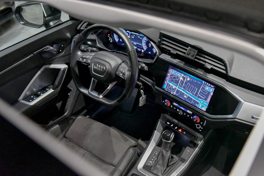 Audi Q3 Sportback 35 TFSI S-Line. Pano, Camera, Matrix, CarPlay!