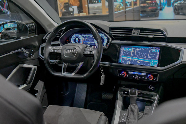 Audi Q3 Sportback 35 TFSI S-Line. Pano, Camera, Matrix, CarPlay!