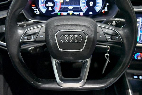 Audi Q3 Sportback 35 TFSI S-Line. Pano, Camera, Matrix, CarPlay!