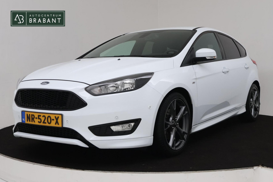 Ford Focus 1.5 ST-Line (NAVIGATIE, TREKHAAK, CRUISE CONTROL, PARKEERSENSOREN, CLIMATE CONTROL, NL-AUTO)