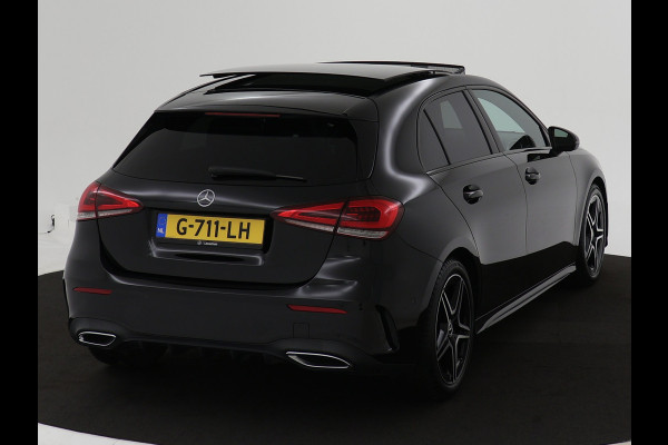 Mercedes-Benz A-Klasse 180 Business Solution AMG | Acteruitrijcamera |Panorama Schuif-Kanteldak | AMG Styling | Night Pakket | Spiegelpakket | Navigatie | Inclusief 24 maanden MB Certified garantie voor Europa.